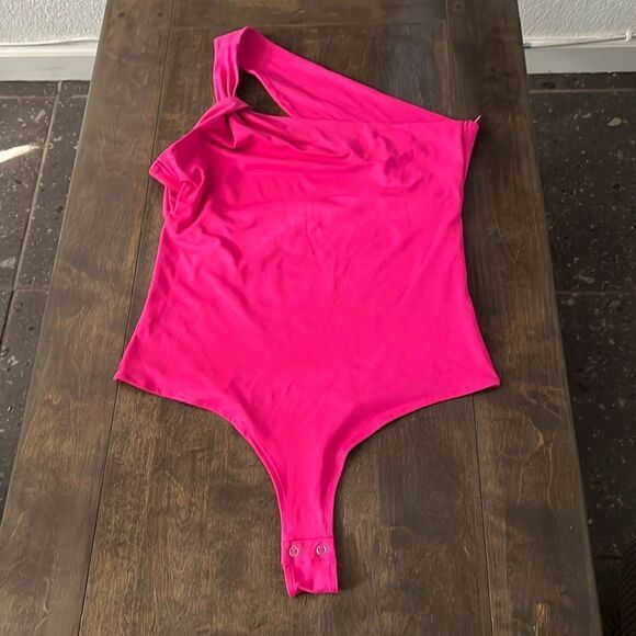 NWT Adreamly Sexy Sleeveless One Shoulder Cut Out Back Bodysuit Large - Picture 10 of 12